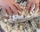 Hình bước làm 2 của món Vào bếp cùng con: Bánh quy bơ đường đen