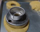 Foto langkah ke 8 dari resep Donat Maizena.