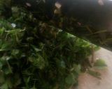Foto del paso 1 de la receta: Pesto de nuez y cilantro   ☺️💯😊😊