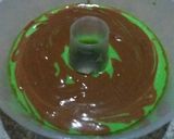 Foto langkah ke 4 dari resep Bolu kukus pandan coklat.