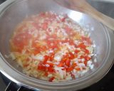 Foto del paso 1 de la receta Garbanzos con tomate y huevo
