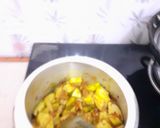 A picture of step 3 of Lauki ki sabzi.