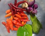 Foto langkah ke 3 dari resep Tumis Kikil Kembang Bawang Pedas Manis.