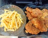 Hình bước làm 6 của món Thịt gà KFC kèm khoai tây chiên cho bé
