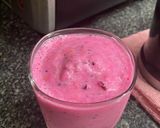 A picture of step 2 of Pink Panther Dragon fruit smoothie.