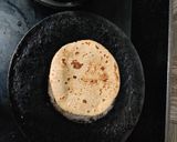 A picture of step 4 of Bhakri (Gujarati Flatbread).