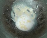 Foto langkah ke 3 dari resep Papeda/telor gulung aci.