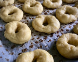 Foto del paso 4 de la receta: Rosquillas de anís (al horno)