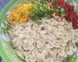 Foto del paso 4 de la receta: Ensalada de fideos colorida y nutritiva