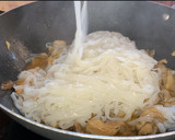 Foto del paso 6 de la receta: Noodles con setas y pollo