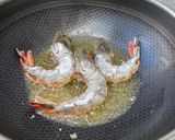 Foto langkah ke 3 dari resep Udang Saus Telur Asin / Prawn Salted Egg.