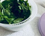 Foto del passaggio 1 della ricetta Sale aromatizzato al basilico