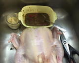 Foto del paso 1 de la receta: Pollo Asado con Mantequilla de Parmesano, Albahaca y Orégano 