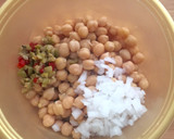 Foto del paso 2 de la receta: Ensalada de Garbanzos con Tocineta (Bacon) y Queso Parmesano