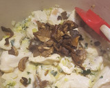Foto del paso 4 de la receta: Pollo en salsa de setas, trufa y queso azul con verduras