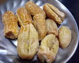 A picture of step 3 of Sesame Chocolate & dry dates balls.