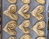 Hình bước làm 4 của món Heart Shaped Sugar Buns (ngày 2)