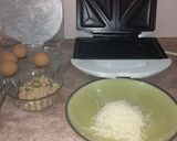 Foto del paso 1 de la receta: Tortillas de papa, atún y cebolla en sandwichera