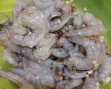 Foto langkah ke 2 dari resep Udang Tepung Crispy Saus Tartar.
