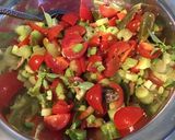 Une image de l'étape 9 de Salade « soleil » au céleri branche,tomates cerises,câpres italiennes et basilic.