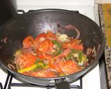 Foto del paso 2 de la receta: Lomo de pez gallo cubierto con verduras salteadas y champignones