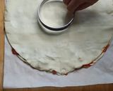Une image de l'étape 2 de 🕷️ Feuilleté à la tomate araignée (Halloween).
