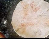 A picture of step 6 of Aloo paratha.