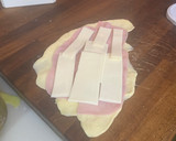 Foto del paso 1 de la receta: Rollo mi de masa brisa relleno de jamón York tranchetes y jalapeños
