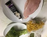 A picture of step 1 of Chicken, bacon and broccoli carbonara- slimming world friendly! :).
