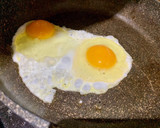 Foto del paso 1 de la receta: Huevos revueltos con queso crema para el desayuno