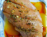 Foto del paso 10 de la receta: Pechuga de pollo con mantequilla al horno y hierbas aromáticas