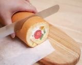 Foto langkah ke 8 dari resep Japanese Fruit Roll Cake / Bolu Gulung Isi Buah.