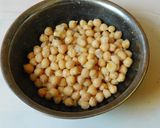 A picture of step 2 of Kabuli chana Sundal (Garbanzo beans).