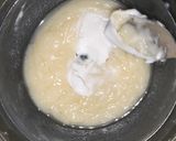 A picture of step 2 of White chocolate molten lawa.
