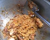 Foto langkah ke 4 dari resep Mie goreng kenyang versi anak kos.