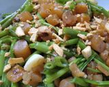Hình bước làm 2 của món Cồi sò điệp xào rau muống
