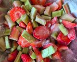 Rebarbarás-epres morzsapite szénhidrátszegény recept fázis 2 fotója