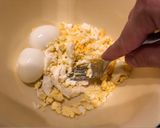 Luca kedvenc tojáskrémje recept fázis 2 fotója