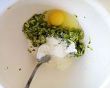 Foto del passaggio 4 della ricetta Polpette di zucchine e ricotta con cuore filante
