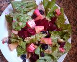 Foto del paso 5 de la receta: Ensalada de remolacha, lechuga, queso, pasas, y nueces