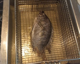 Foto del paso 3 de la receta: Mojarra frita