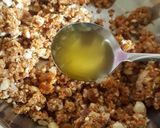मखाने और ड्राई फ्रूट्स के फलाहारी लड्डू (Makhane aur dry fruits ki falahar ladoo recipe in Hindi) रेसिपी चरण 10 फोटो