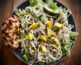 Foto del paso 3 de la receta: Ensalada de fideos udon con mango y aguacate