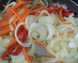 Foto del paso 1 de la receta: Plato de vegetales salteados cremosos con pasta🥦🌶️🧅🥕🍝