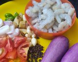 இறால் தேங்காய் பால் கறி(prawns coconut milk curry recipe in tamil) ரெசிபி ஸ்டேப் 1 புகைப்படம்