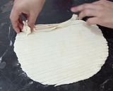 A picture of step 3 of Lacha Paratha.