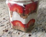 Foto del paso 4 de la receta: Postre de frutillas en frasco