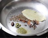 A picture of step 1 of Chicken pulao.