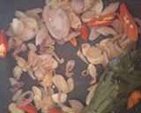 Foto langkah ke 3 dari resep Tumis Kangkung Ringan.