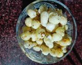 A picture of step 3 of Sweet Salty Makhana.